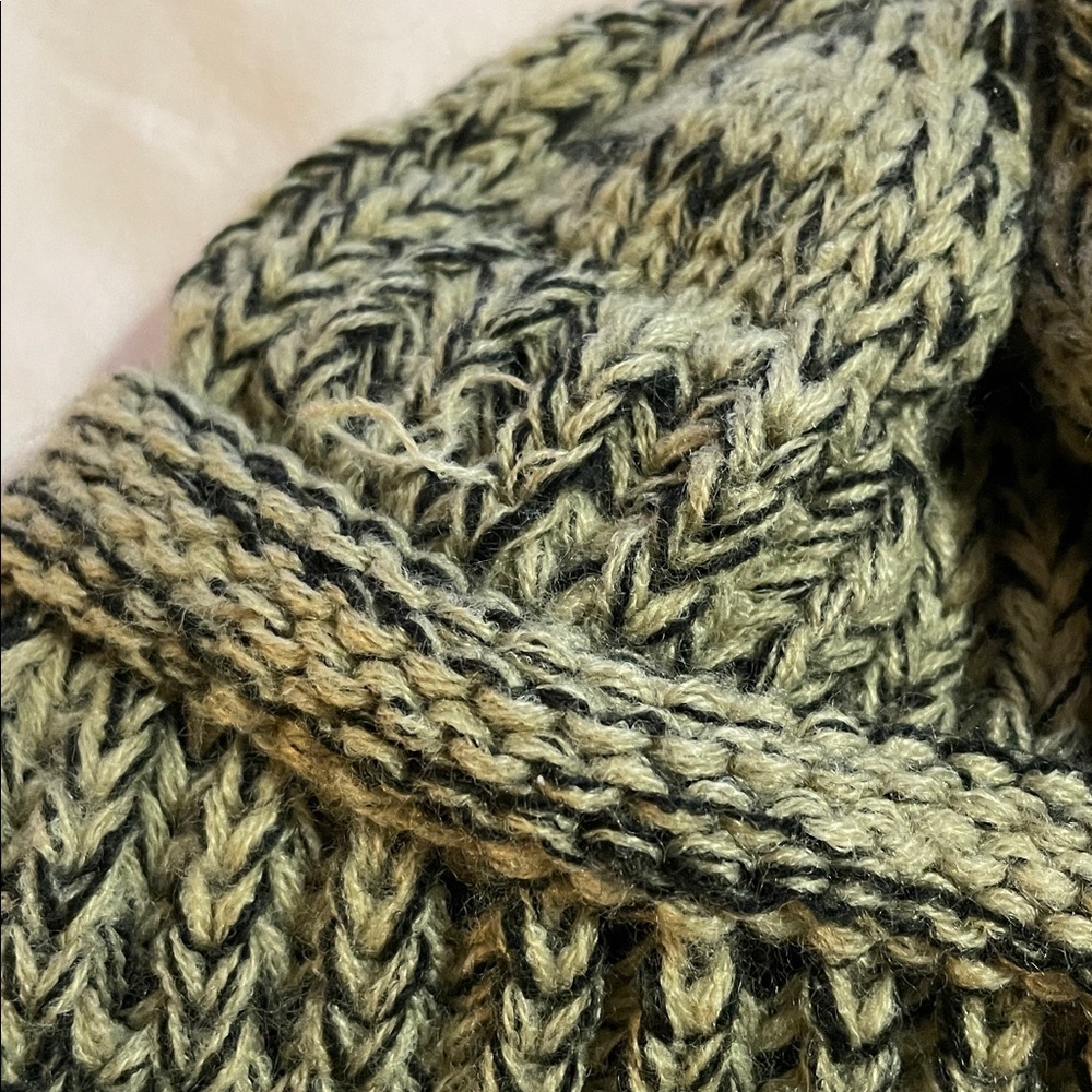Chunky Knit Beanie in Black and Gray - Picture 5 of 6
